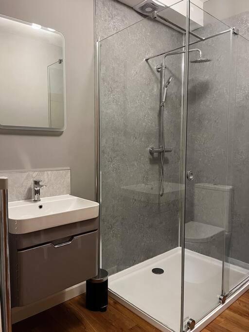 טודמורדן Modern Ground Floor Apartment מראה חיצוני תמונה